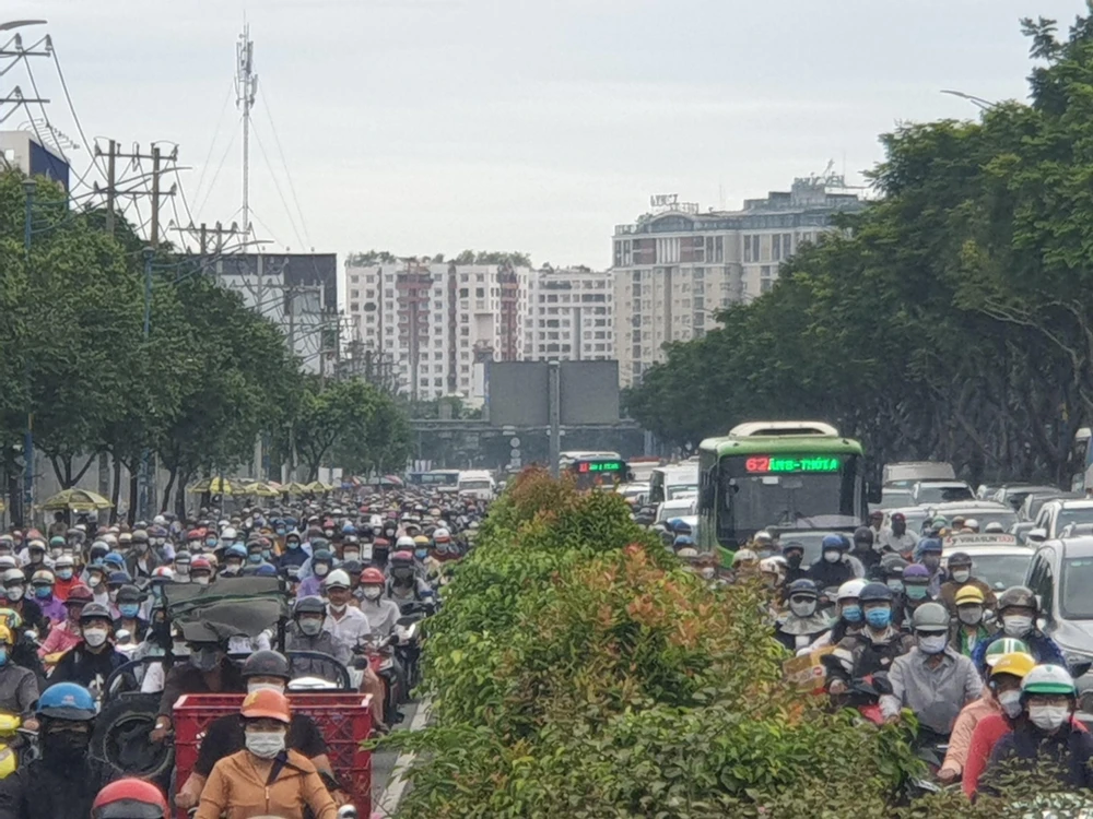 Tình trạng kẹt xe kéo dài ở đường Trường Chinh. Tình trạng kẹt xe kéo dài ở đường Trường Chinh.