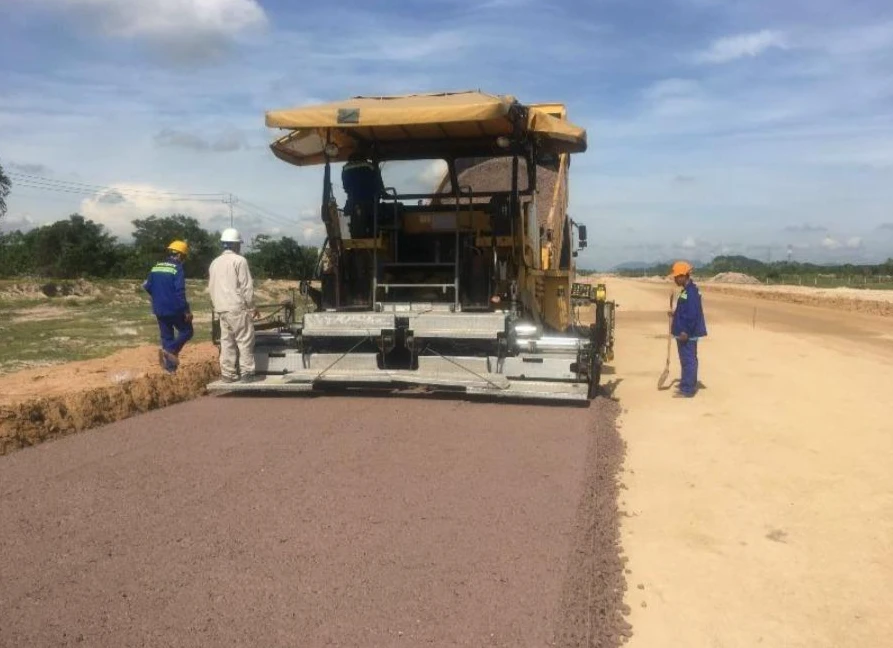 Hàng loạt nguyên nhân, khó khăn đe doạ nhà thầu. Ảnh: ĐT.