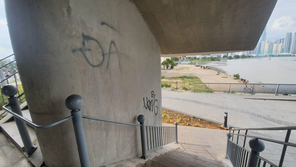 Hình vẽ bậy xuất hiện nhiều nơi.