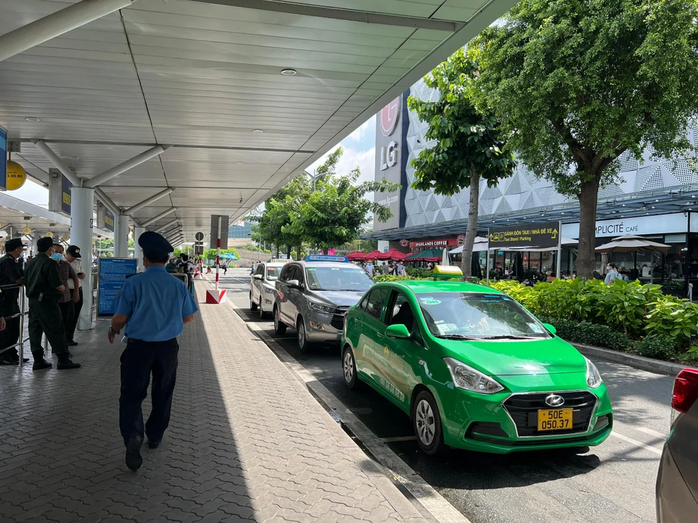 Ước tính, hãng Vinasun phải trả tới 900 triệu/tháng nếu áp dụng phương thức thu phí mới. Ảnh: ĐÀO TRANG.