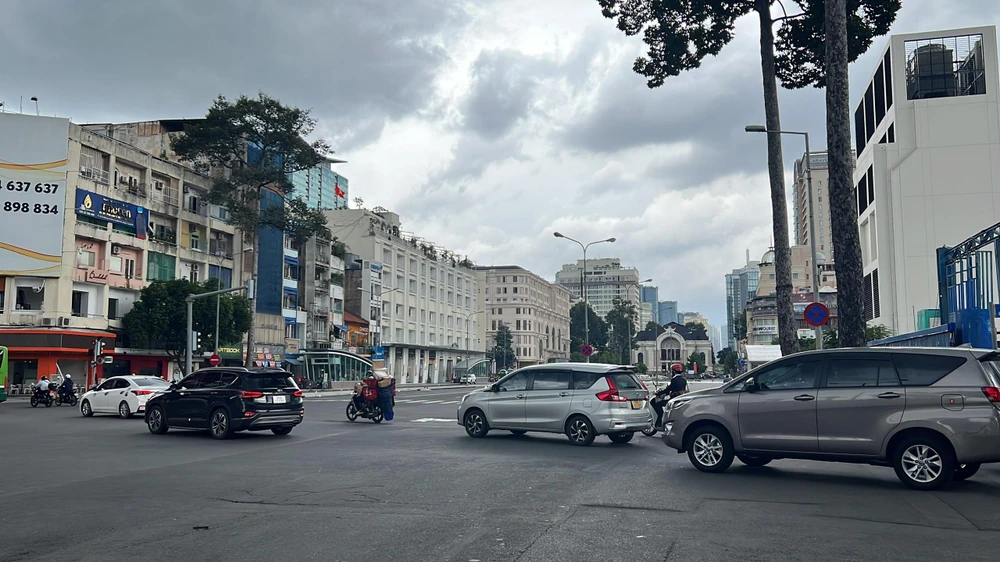 Các phương tiện đi lại thông thoáng hơn. Ảnh: ĐT.