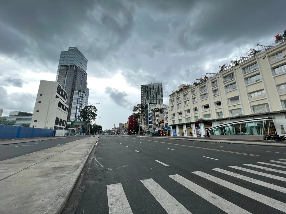 Từ nay tới ngày 2-9, toàn bộ đường Lê Lợi sẽ được hoàn trả. Ảnh: ĐT.