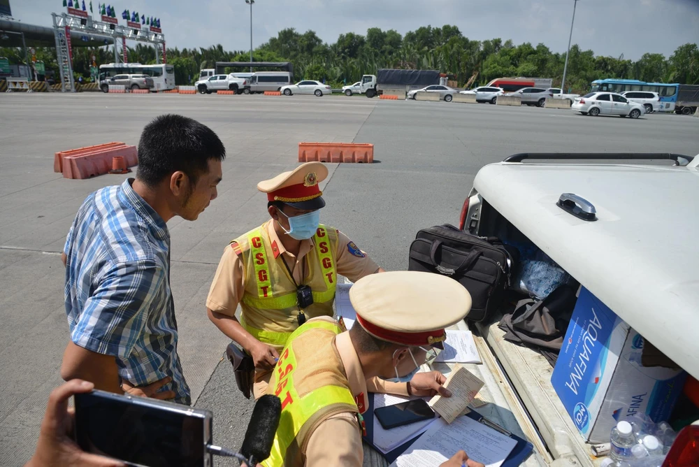 Số lượng vi phạm giảm so với những ngày đầu triển khai thu phí không dừng. Số lượng vi phạm giảm so với những ngày đầu triển khai thu phí không dừng.