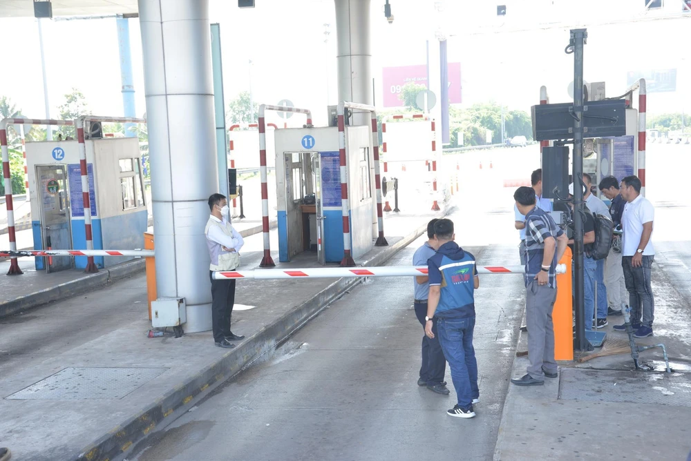 Tình trạng ùn ứ trên cao tốc cũng giảm đáng kể. Tình trạng ùn ứ trên cao tốc cũng giảm đáng kể.