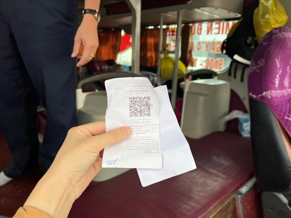 Hành khách trên xe đều có vé điện tử. Ảnh: ĐT.