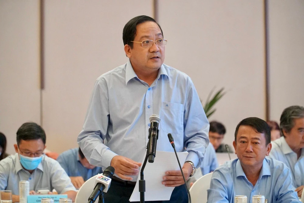 Ông Nguyễn Minh Lâm, Phó Chủ tịch UBND tỉnh Long An mong muốn kết nối giao thông nhiều vị trí với TP.HCM. Ảnh: BẢO PHƯƠNG.