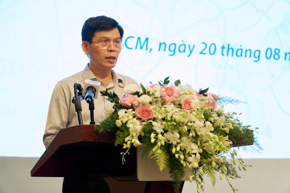 Thứ trưởng Bộ GTVT Lê Anh Tuấn đánh giá tầm quan trọng của giao thông trong việc phát triển kinh tế - xã hội của TP.HCM và cả vùng. Ảnh: BẢO PHƯƠNG.