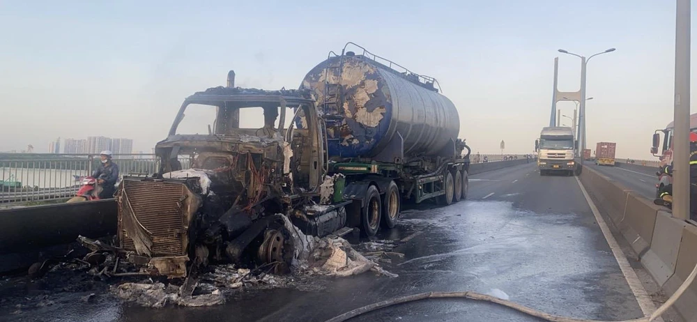 Dự kiến tới trưa 22-8, chiếc xe này sẽ được đưa ra khỏi hiện trường. Ảnh: CTV. Dự kiến tới trưa 22-8, chiếc xe này sẽ được đưa ra khỏi hiện trường. Ảnh: CTV.