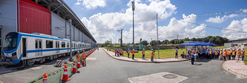 Quang cảnh buổi lễ chạy thử nghiệm tàu metro số 1. Ảnh: MINH HOÀ.
