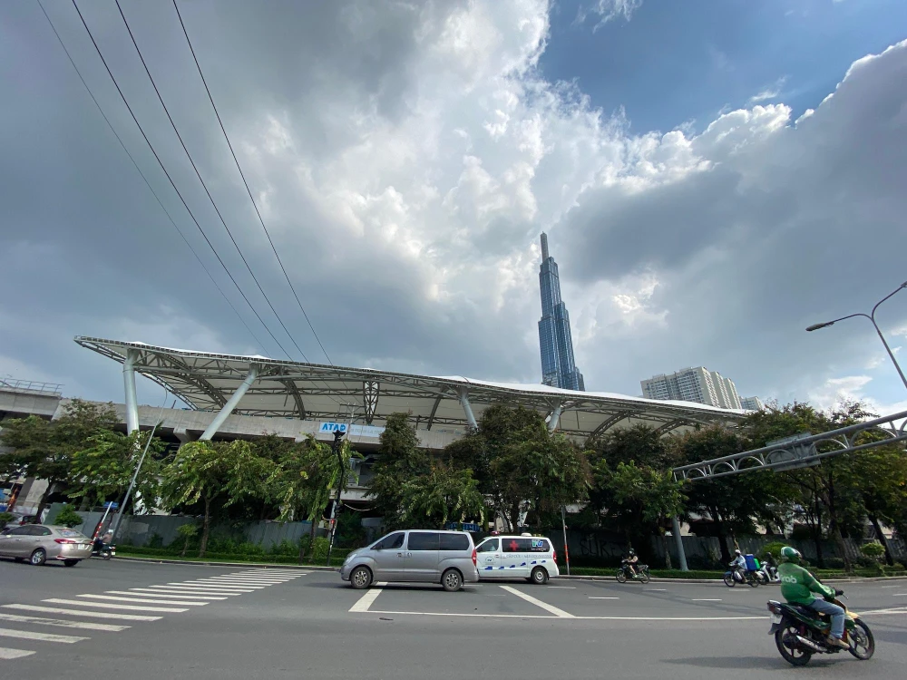 Nhà ga Tân Cảng với mái che độc đáo và có phần khác biệt.