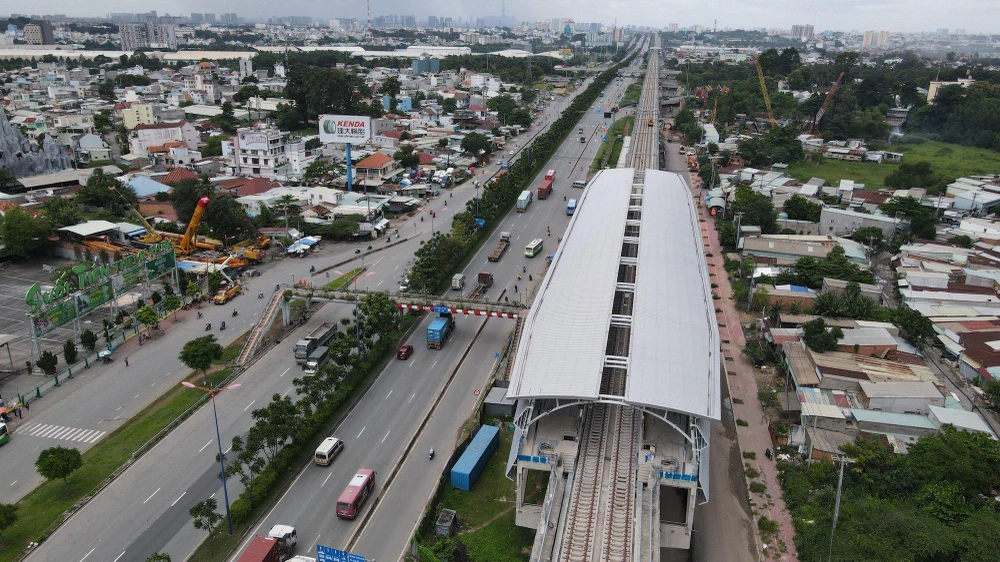 Hệ thống mái che, các hạng mục cơ bản đã được hoàn tất.
