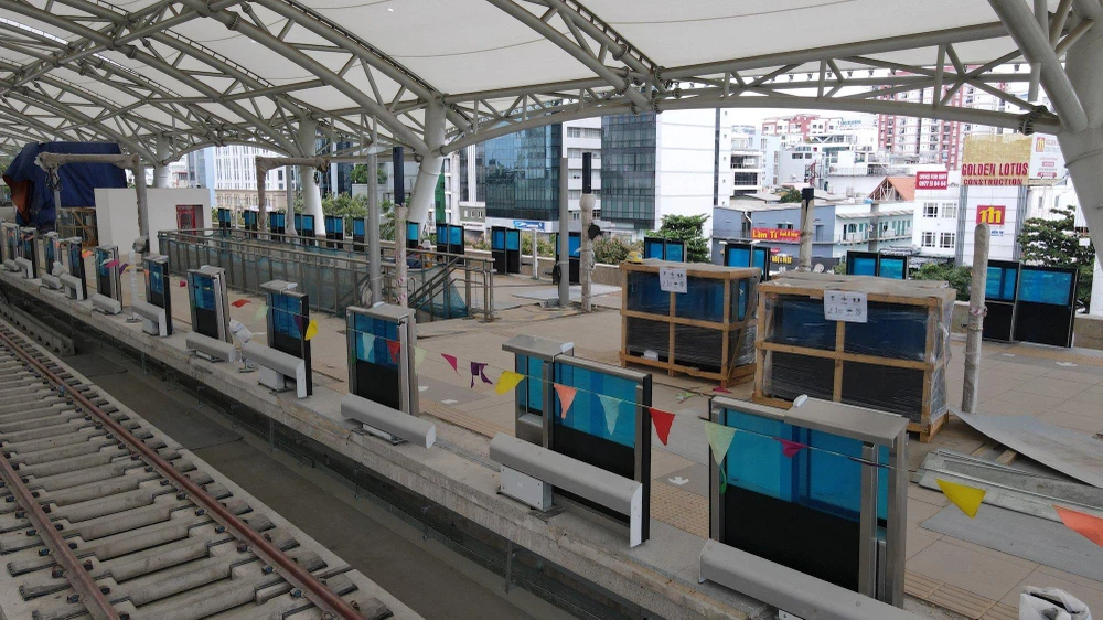 Phía trên ga metro - lối lên xuống tàu.