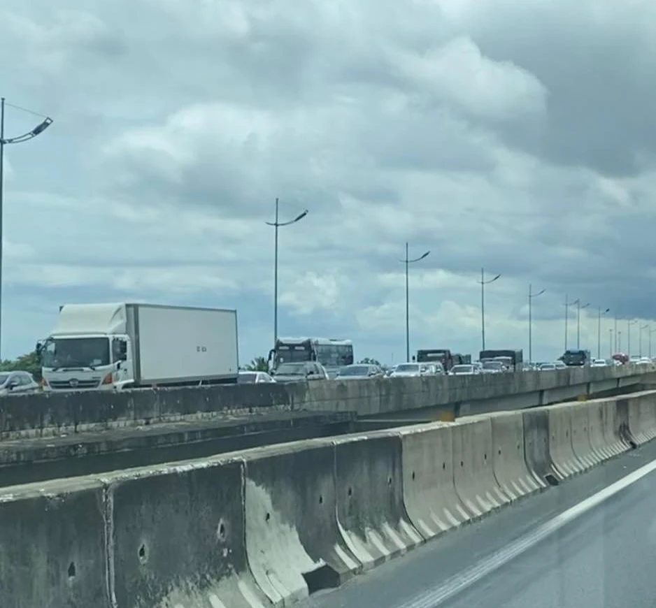 Khu vực cao tốc TP.HCM - Trung Lương, các phương tiện đang di chuyển chậm. Ảnh: Lê Công Thế.