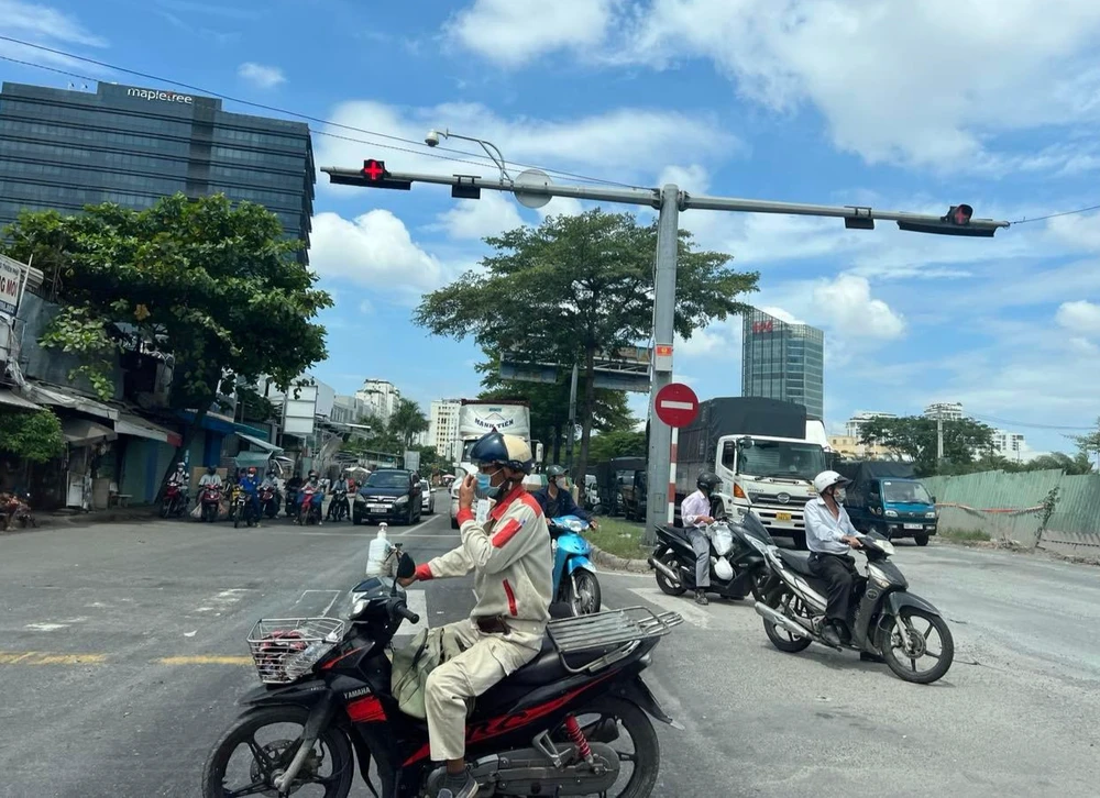 Khu vực nút giao Nguyễn Văn Linh - Nguyễn Hữu Thọ thường xuyên ùn ứ. Ảnh: ĐT.