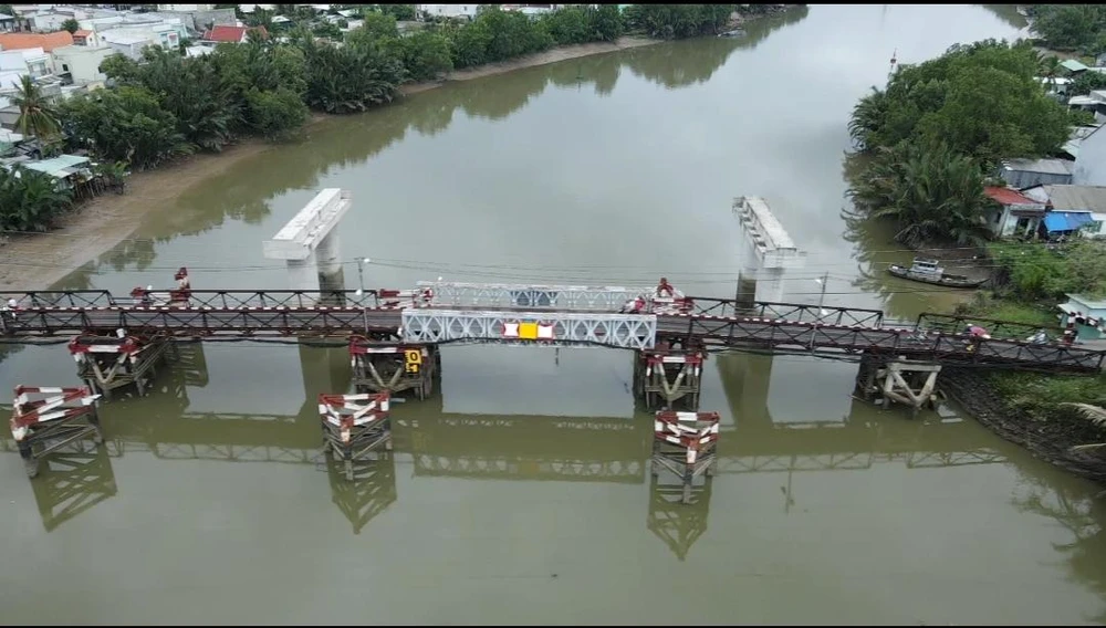 Sau ba năm ngưng thi công, đến nay cầu Long Kiểng đã được tái khởi động. Ảnh: ĐT.