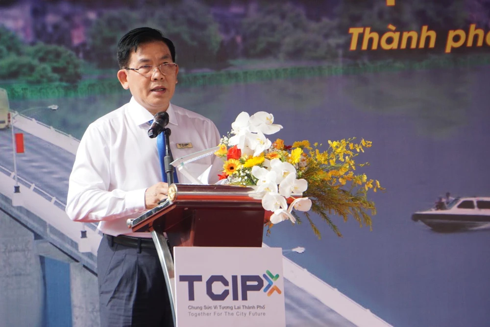 Ông Lương Minh Phúc, Giám đốc Ban Giao thông gửi lời cảm ơn sâu sắc tới các hộ dân đã hy sinh lợi ích riêng để phục vụ lợi ích chung. Ảnh: ĐT.