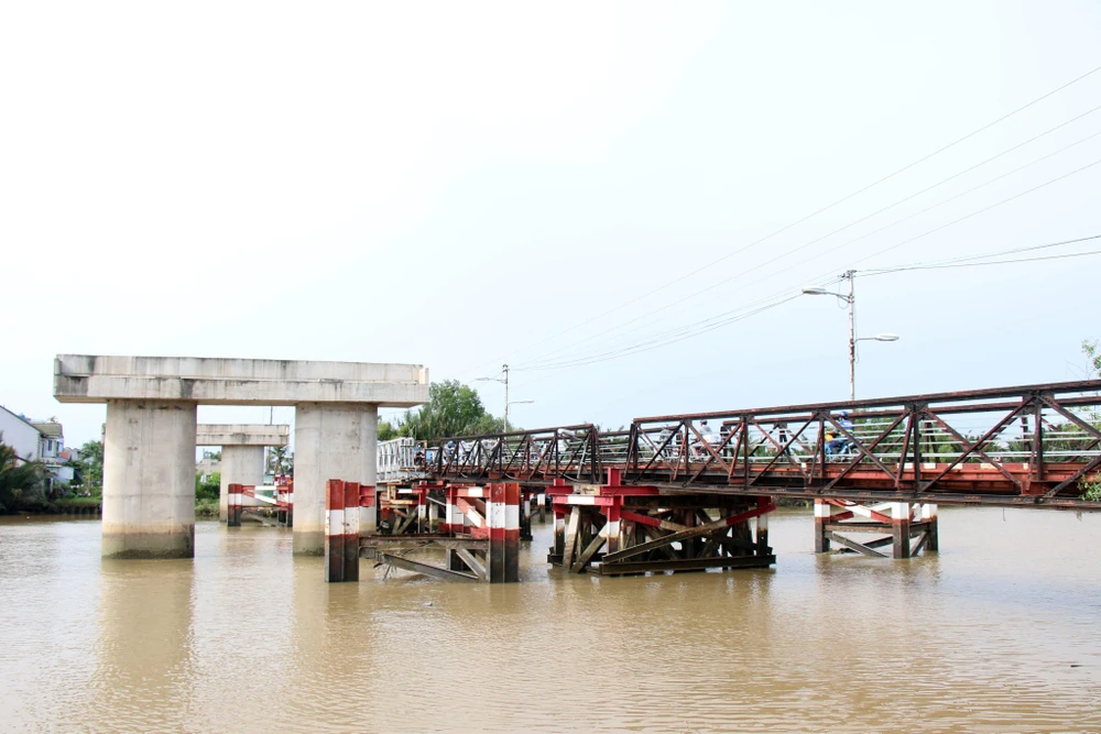 Dự án cầu Long Kiểng đã được tái khởi động sau ba năm ngừng thi công. Ảnh: ĐT.