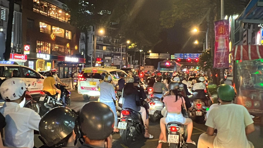 Những cây cầu vượt bằng thép ở TP.HCM giải quyết nhiều điểm ùn ứ, kẹt xe 27/08/2022 (PLO)- 10 năm qua, chín cây cầu vượt thép ở TP.HCM đã góp phần giải quyết nhiều điểm kẹt xe cho TP.HCM.