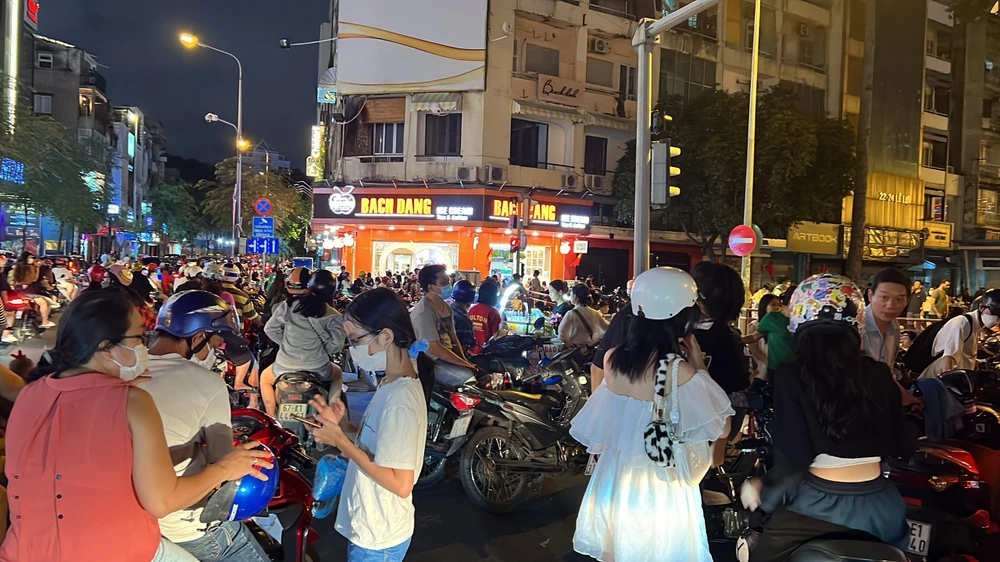 Nhiều tuyến đường ở trung tâm TP bị ùn ứ.