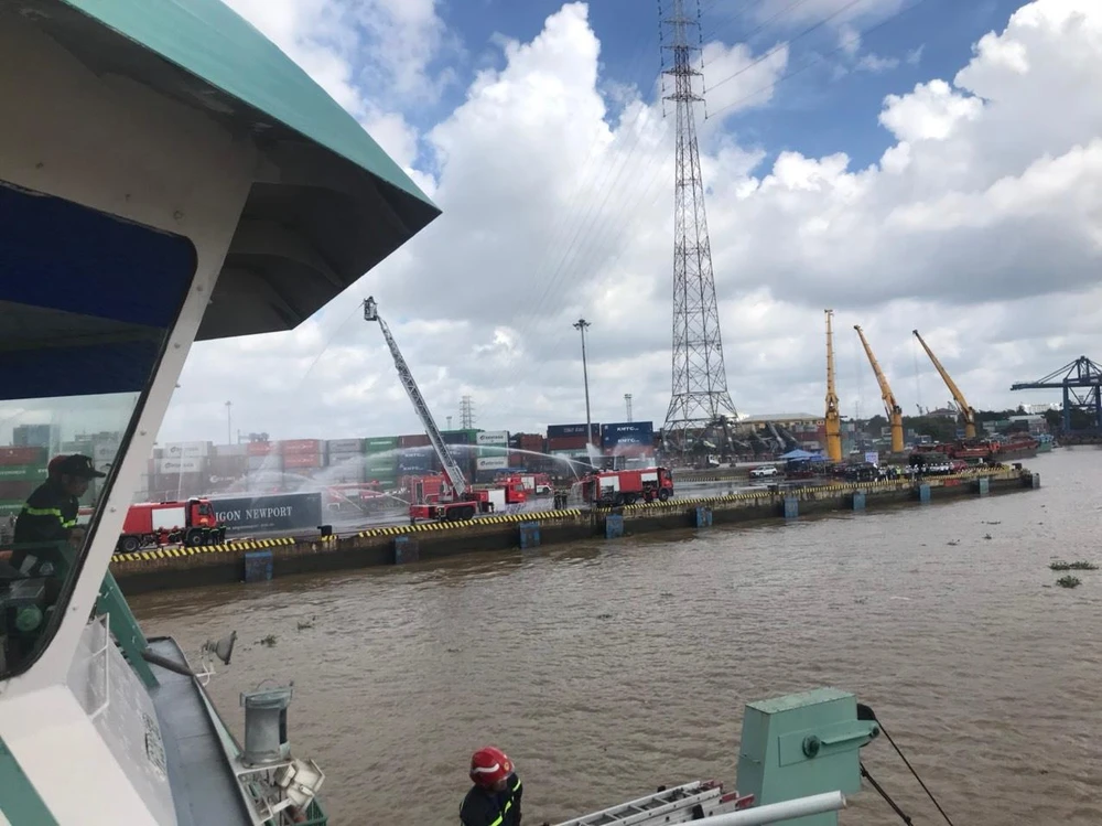 Nhiều ngày nay, phà Cát Lái đang thực hiện diễn tập phòng cháy. Ảnh: CTV.