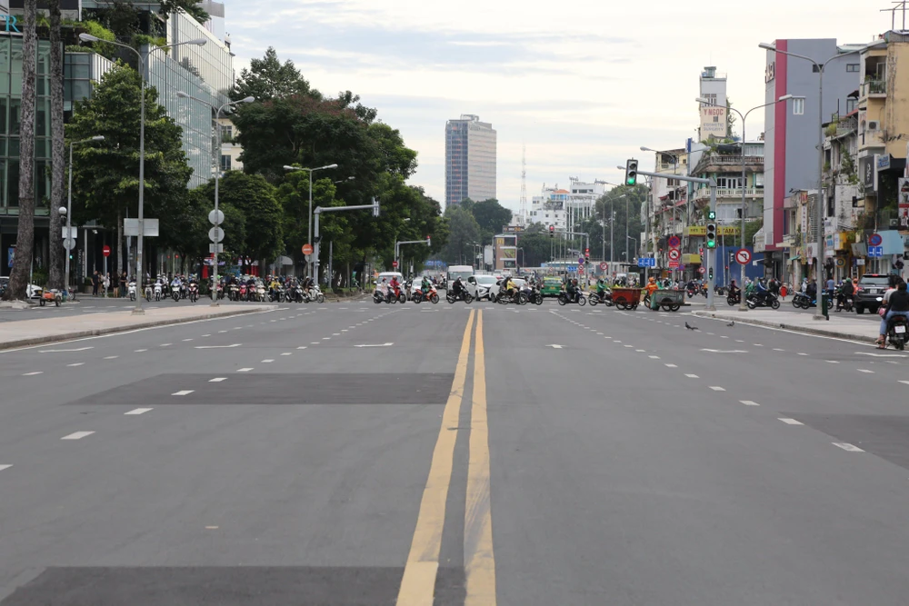 Đường Lê Lợi trở nên nhộn nhịp, hút khách hơn.