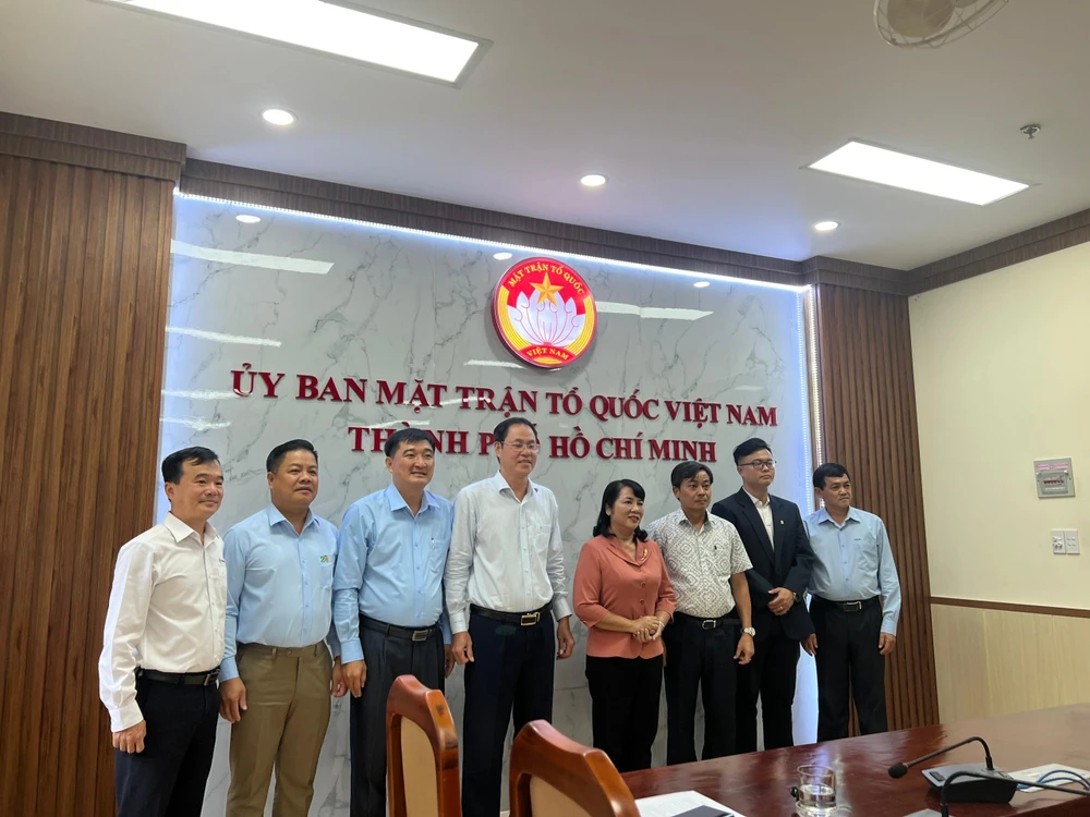 Tập thể các doanh nghiệp đơn vị ủng hộ quỹ vì biển đảo quê hương - vì tuyến đầu tổ quốc TP.HCM.