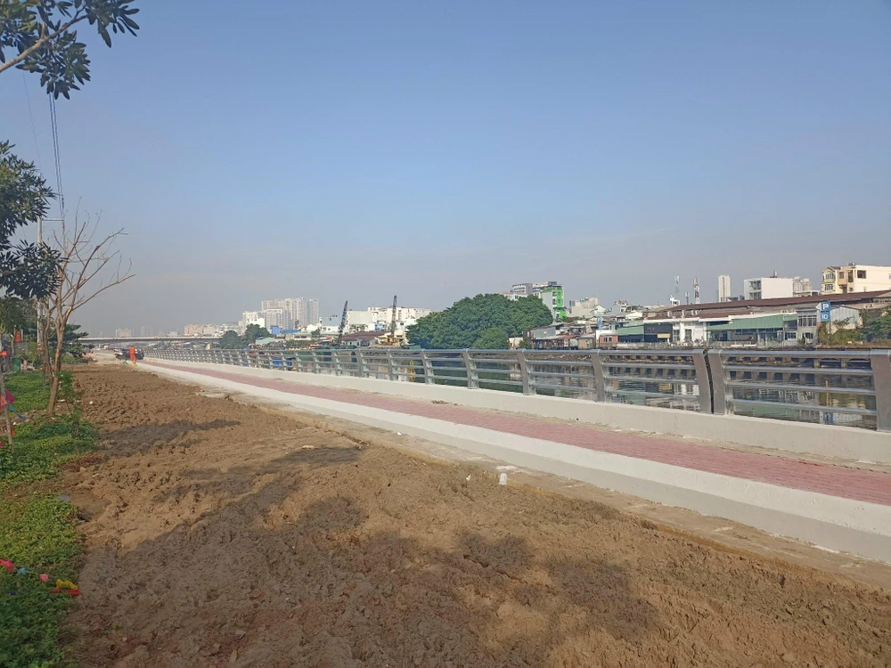 Công trình giúp bảo vệ bờ sông khu vực, môi trường được cải thiện, tạo cảnh quan cho người dân sinh sống quanh khu vực. Ảnh: CTV.