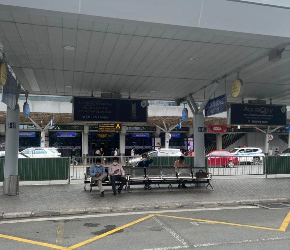 Thực sự, lượng hành khách đi xe buýt còn khá ít.