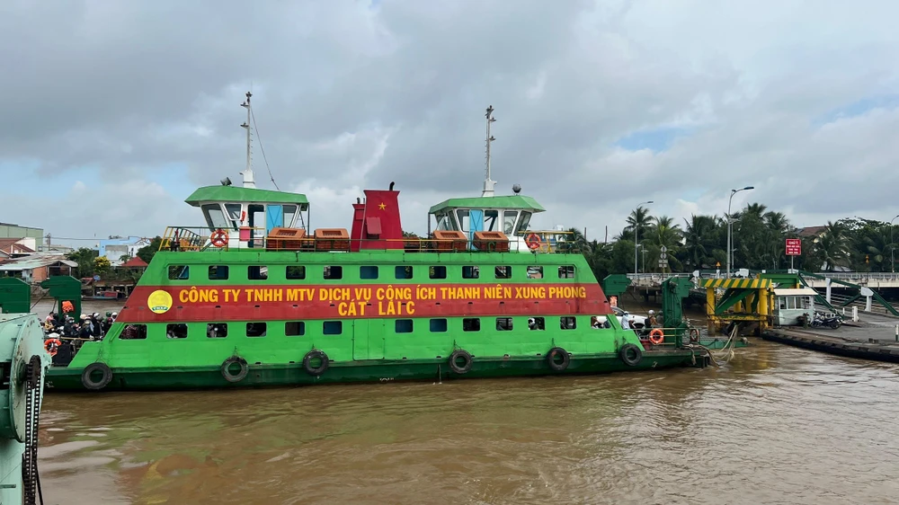 Pha-Cat-Lai, thu-ve-lui-o-pha-Cat-Lai