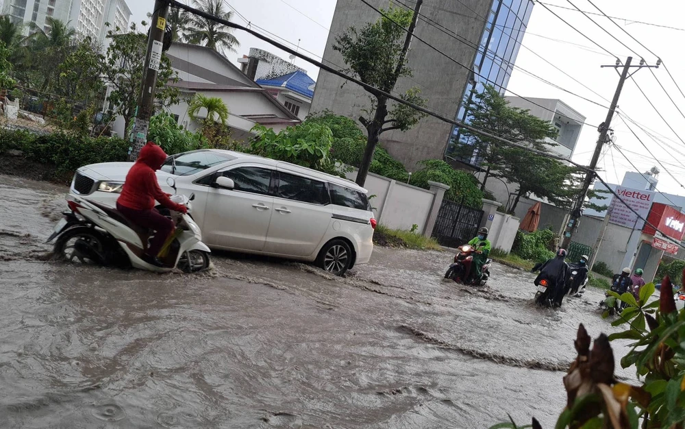 duong-lo-lu, duong-xuong-cap, ngap-ung