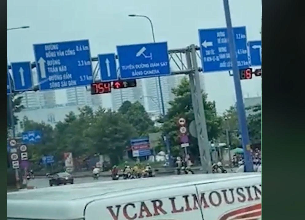 Đèn tín hiệu báo đợi gần 800 giây. Ảnh chụp từ MXH: ĐT.