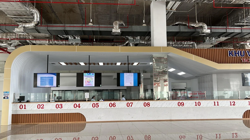 Khu vực bán vé vắng bóng hành khách. Ảnh: ĐT.