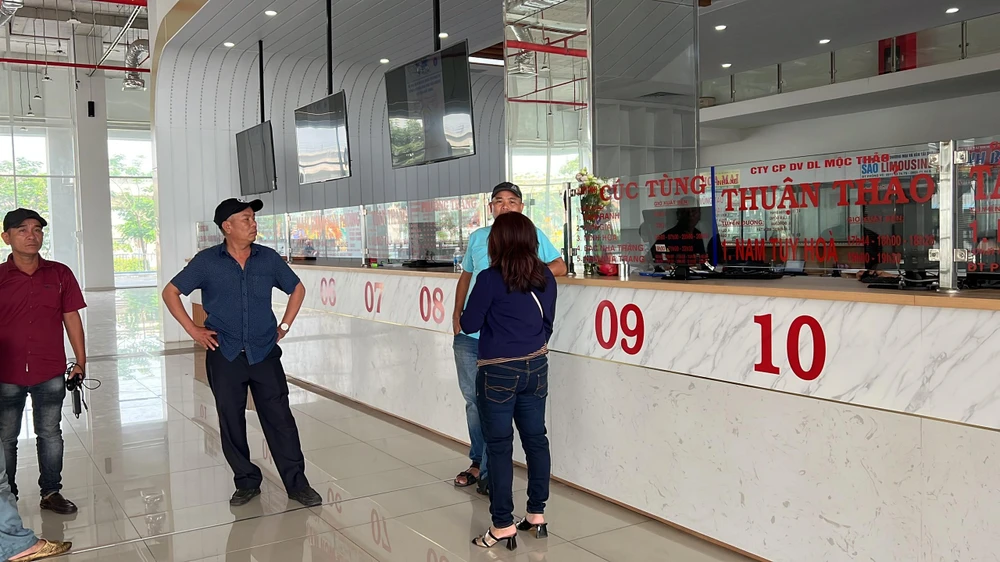 Người dân đã nắm được lịch trình di chuyển từ BXMĐ mới tới các địa phương. Ảnh: ĐT.