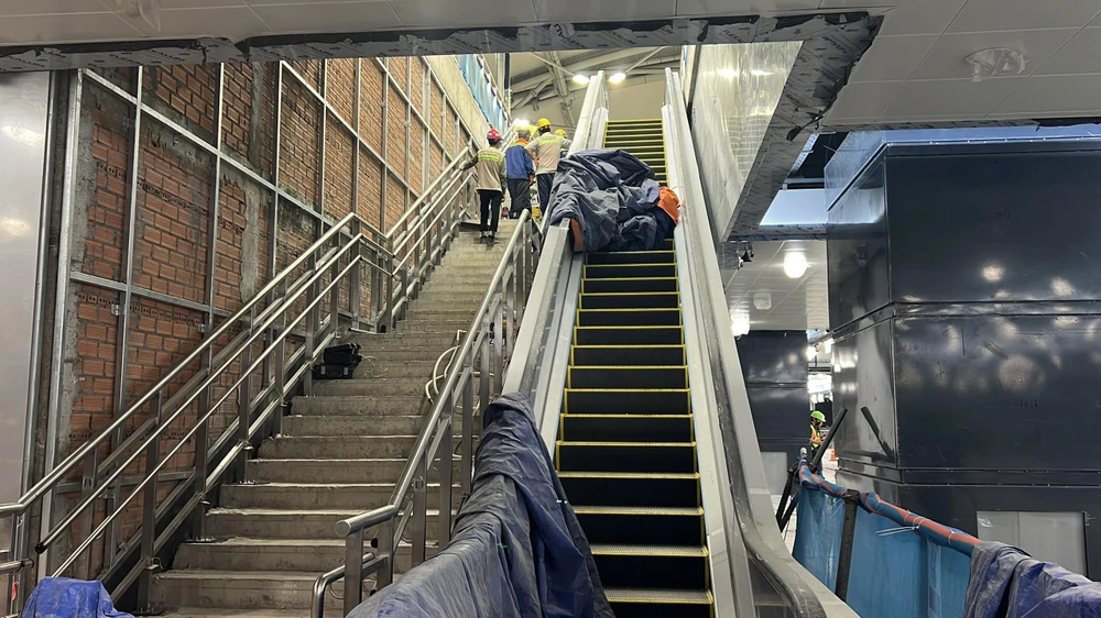 Thang lên tầng B2. Ảnh: ĐT