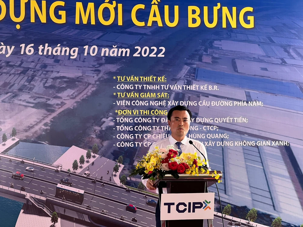 Ông Bùi Xuân Cường, Phó Chủ tịch UBND TP.HCM phát biểu tại buổi lễ thông xe nhánh cầu Bưng thứ 2.