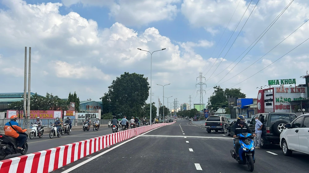 Nhánh cầu Bưng thứ 2 chính thức hoạt động trong chiều ngày 16-10. Ảnh: ĐT.