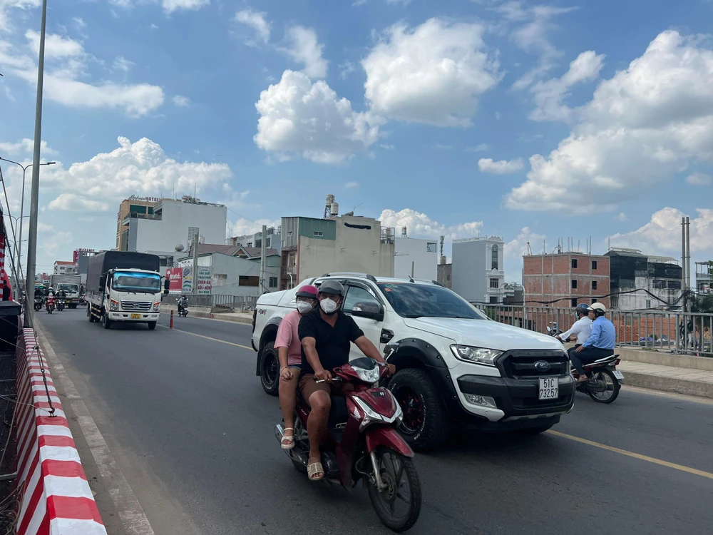 Thông xe cầu Bưng, xoá bỏ tình trạng ùn tắc giao thông ở Tây Bắc TP.HCM ảnh 7