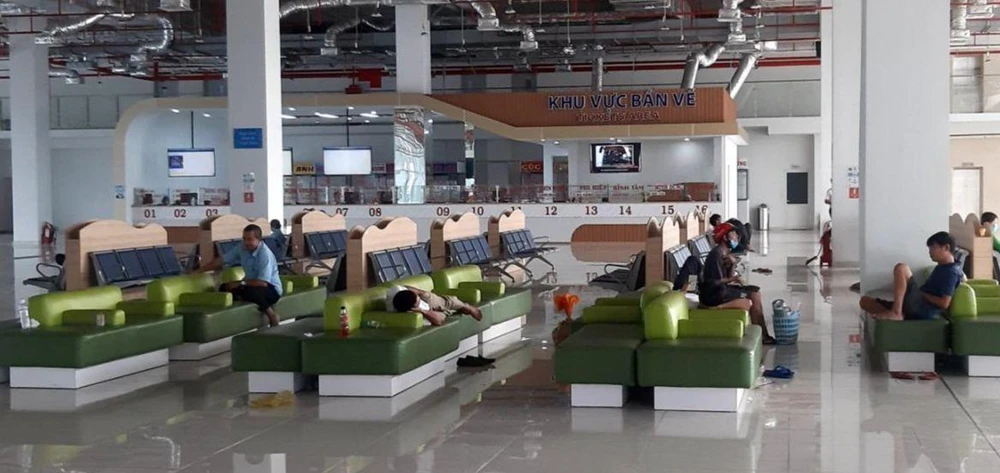 Trái ngược với vẻ tấp nập ở các tuyến đường quận 5, Bến xe Miền Đông mới khá vắng vẻ. Ảnh: ĐT.