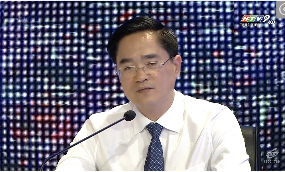 Ông Trần Quang Lâm trả lời ý kiến cử tri.