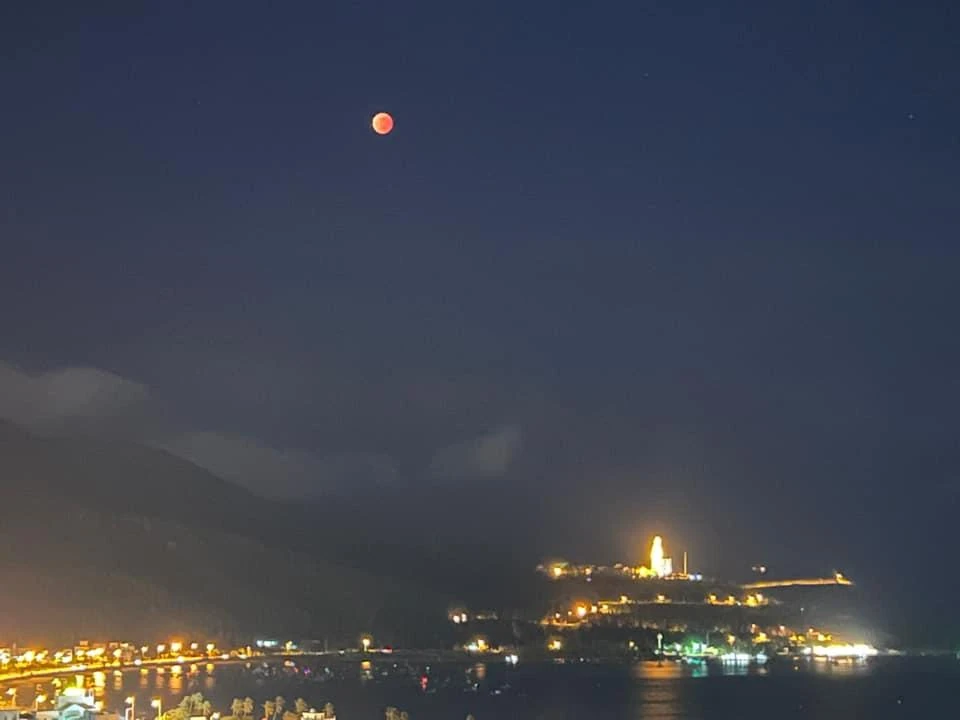 Người dân nhiều khu vực xem được nguyệt thực toàn phần và lưu lại hình đẹp. Ảnh: FB