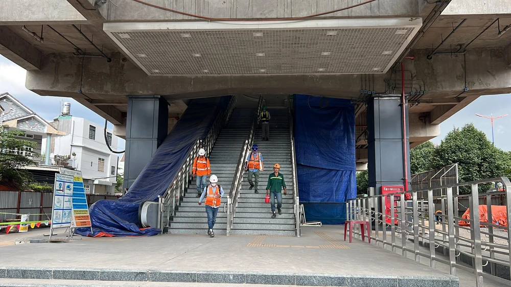 Hiện nay, tiến độ nhà ga Khu Công nghệ cao đã đạt khoảng 99%. Trong đó, hạng mục bê tông cốt thép đã hoàn thiện, phần kiến trúc và các công việc liên quan đến cơ khí và điện gần như đã hoàn thành.