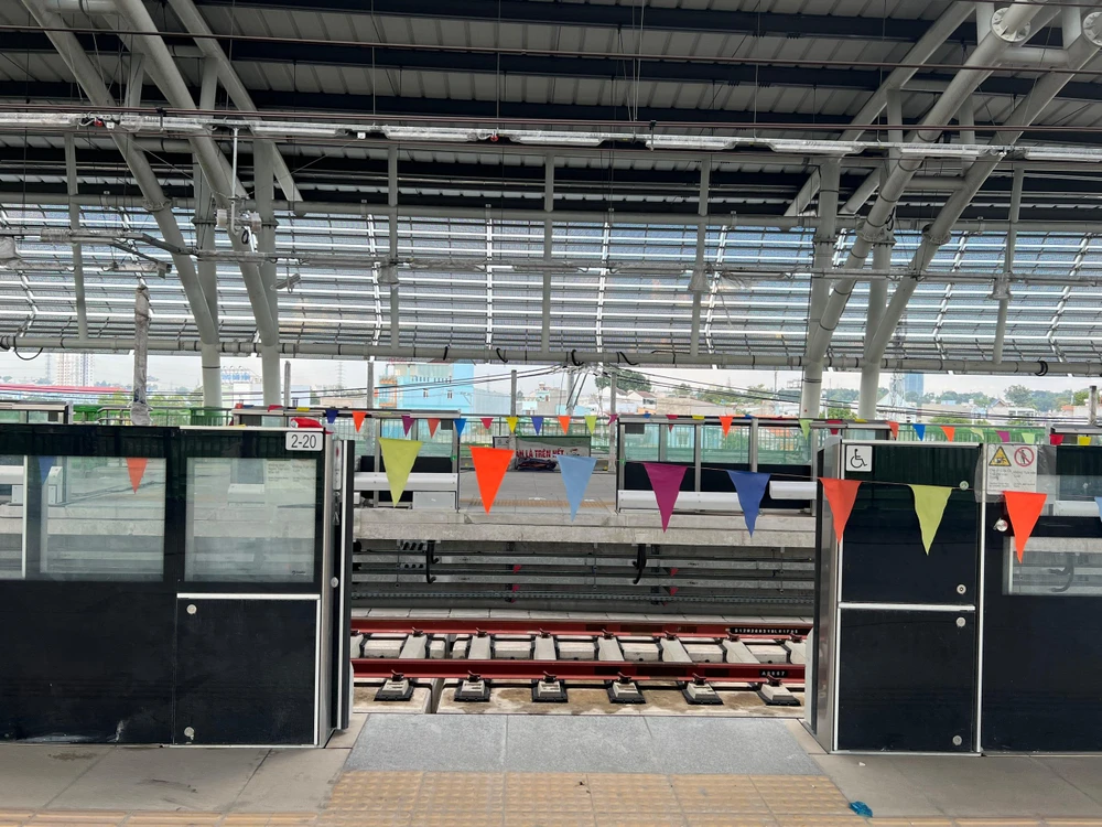 Lối lên xuống tàu metro.