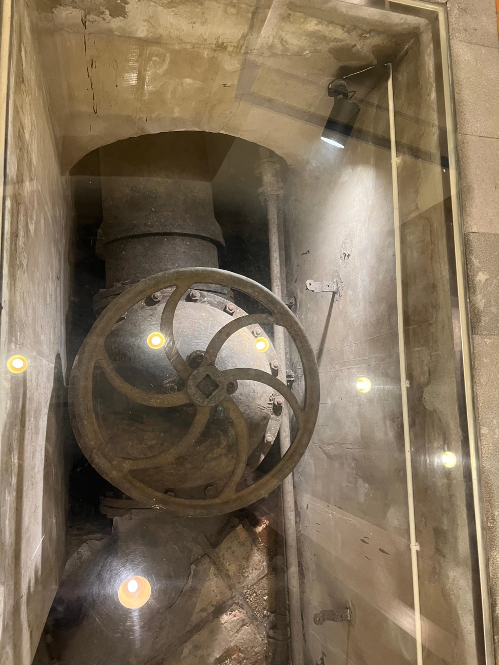 Tất cả đều được trưng bày, lưu giữ trong Nhà truyền thống của SAWACO. Ảnh: ĐÀO TRANG.