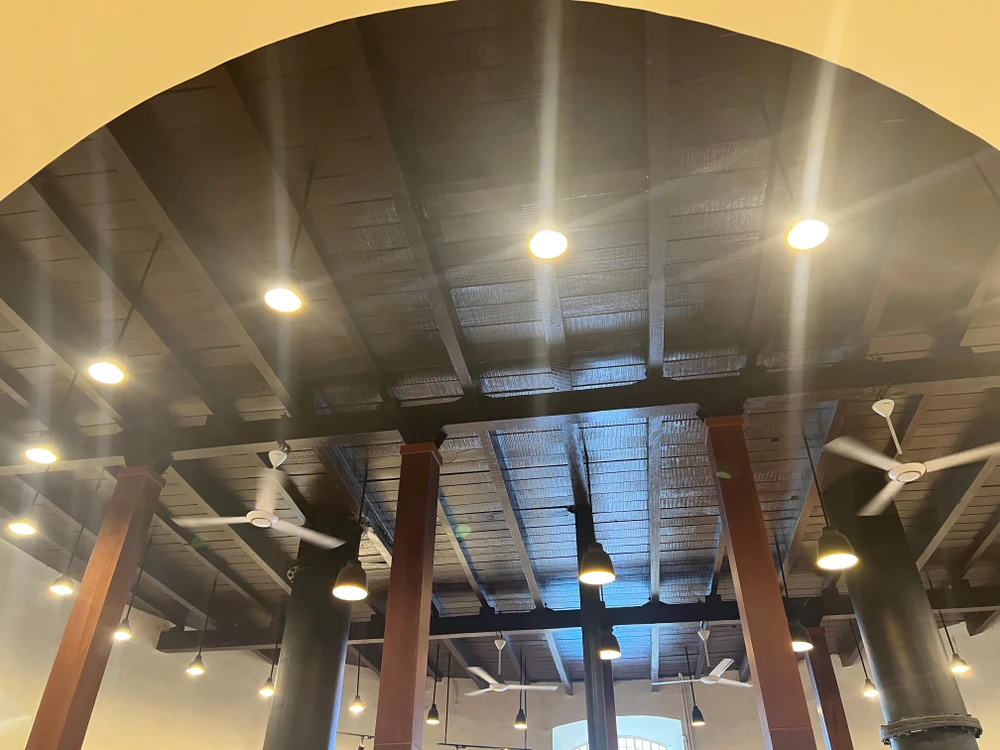 Sàn gỗ của Thuỷ đài vẫn giữ nguyên giá trị. Ảnh: ĐÀO TRANG.