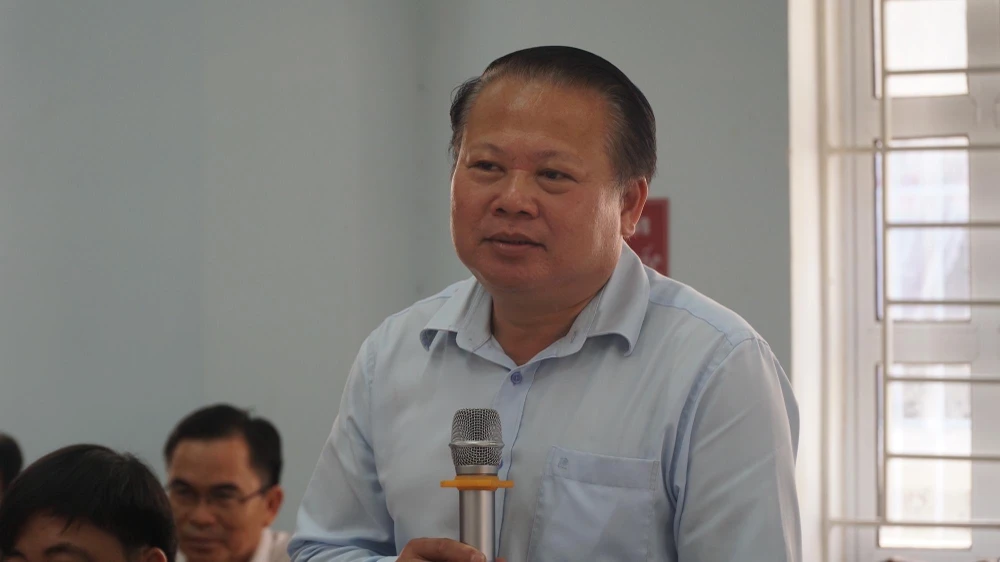 Phó Chủ tịch UBND huyện Cần Giờ Trương Tiến Triển gửi lời cảm ơn tới ngành điện và kỳ vọng diện mạo xã đảo Thạnh An sẽ thay đổi trong thời gian tới. Ảnh: NGUYỄN TIẾN.