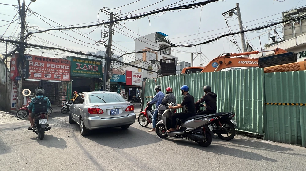 Rào chắn trên đường Võ Văn Ngân lấn lòng đường: Chủ đầu tư nói gì? ảnh 9