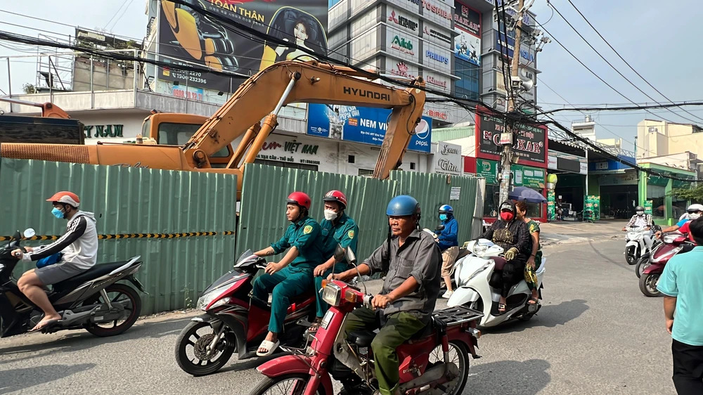 Rào chắn trên đường Võ Văn Ngân lấn lòng đường: Chủ đầu tư nói gì? ảnh 10
