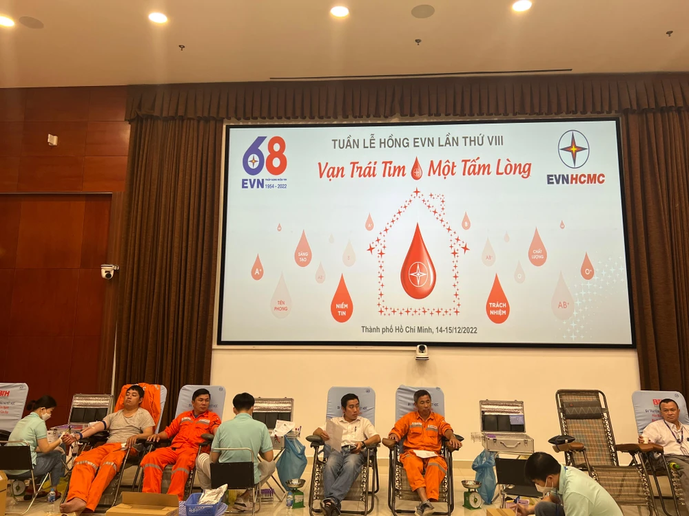 Riêng sáng 14-12, đã có gần 150 cán bộ, công nhân viên tham gia hiến máu tình nguyện. Ảnh: ĐT.