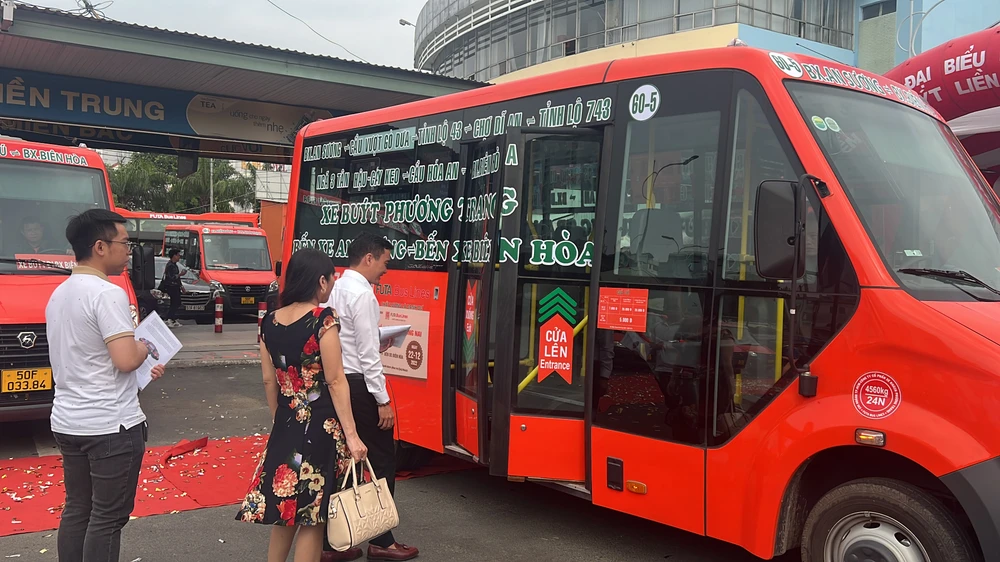 Ước tính giá vé trung bình của 4 tuyến xe buýt trung bình từ 5.000 - 45.000 đồng/vé. Ảnh: ĐÀO TRANG.