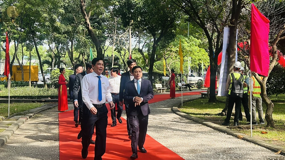 Bộ trưởng Bộ GTVT Nguyễn Văn Thắng tham dự Lễ khởi công dự án đường nối Trần Quốc Hoàn - Cộng Hòa. Ảnh: ĐÀO TRANG.